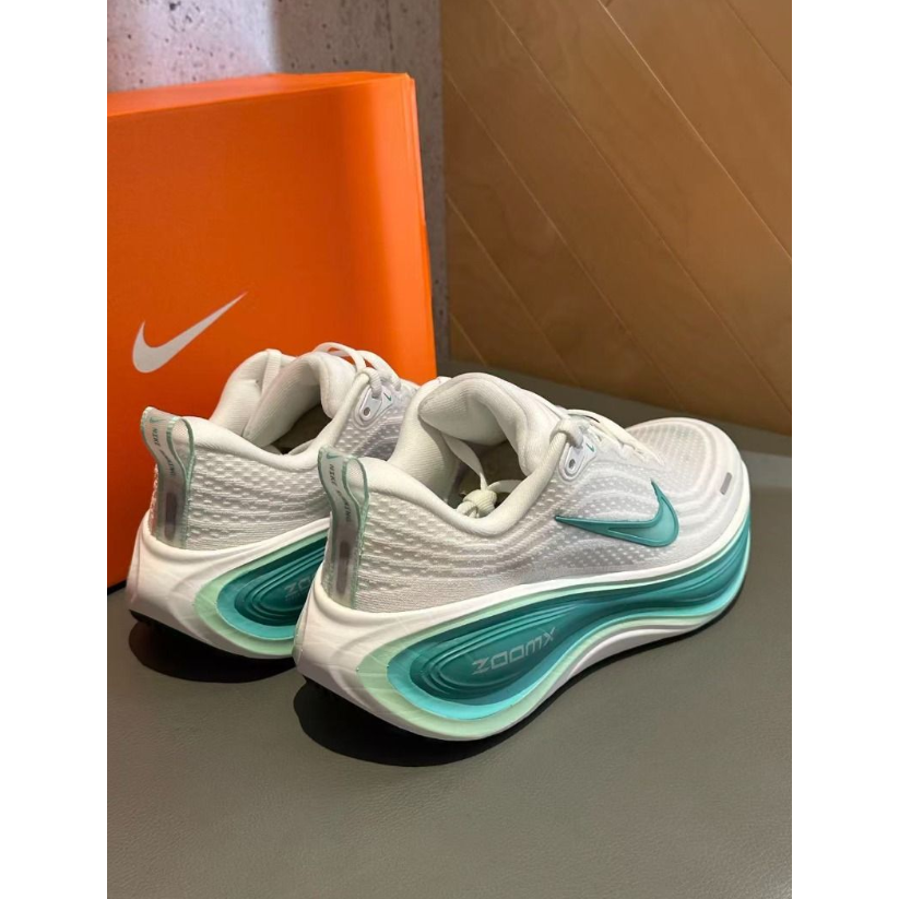 Nike Vomero Plus 休閒減震跑步鞋 白綠 男女同款HV8154-100-細節圖3