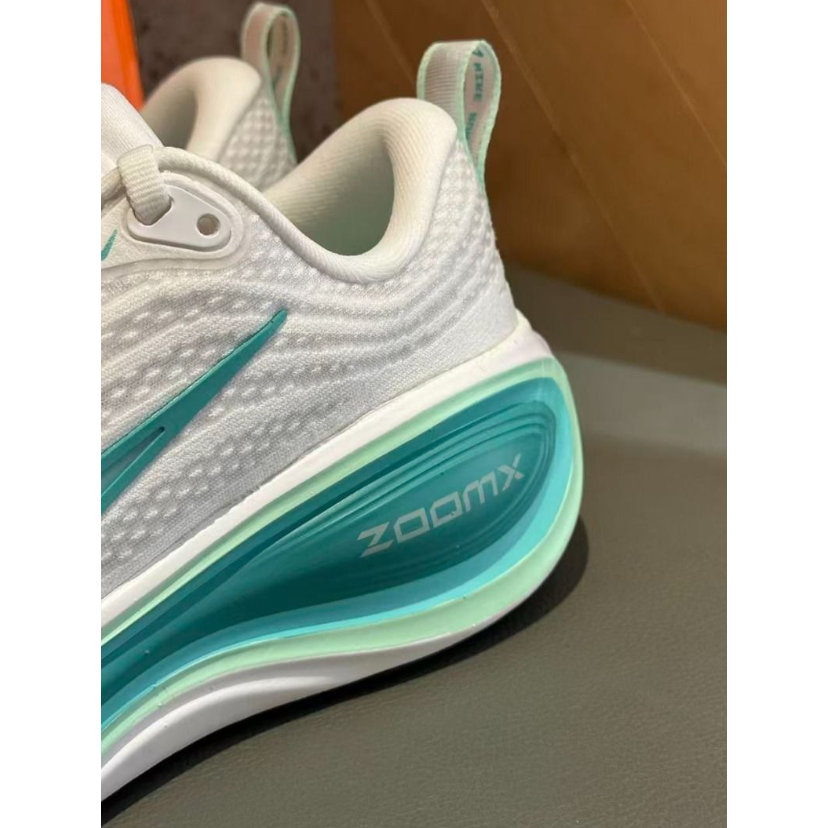 Nike Vomero Plus 休閒減震跑步鞋 白綠 男女同款HV8154-100-細節圖4