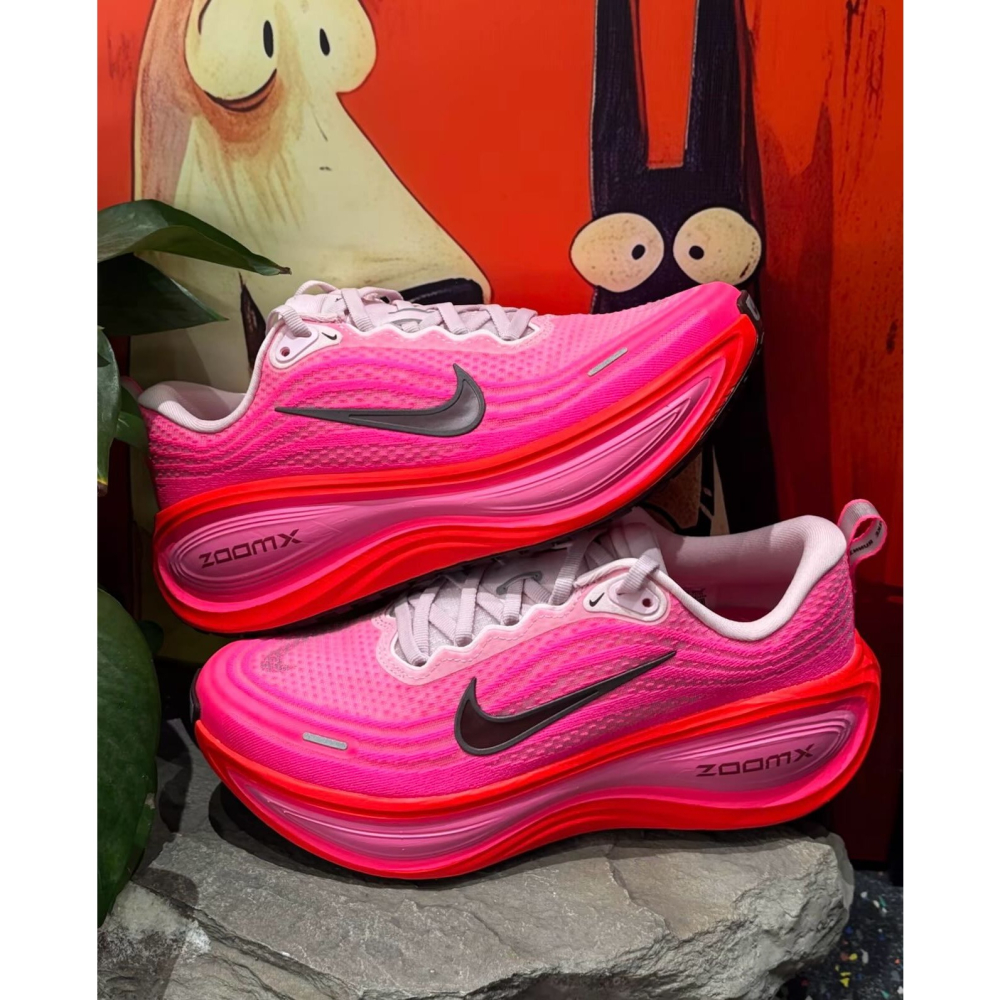 Nike Vomero Plus 跑步鞋 粉色 騷粉 耐磨 運動鞋 HV8154-604 男女-細節圖2