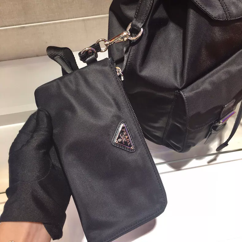 二手Prada 三角形徽標尼龍雙肩包 黑色-細節圖4