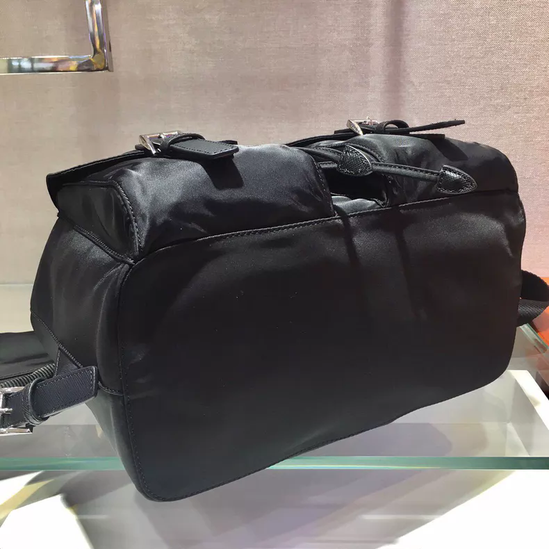 二手Prada 三角形徽標尼龍雙肩包 黑色-細節圖5