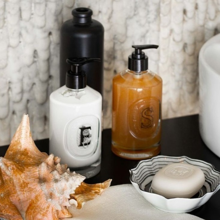 【Diptyque】2020新品 薰衣草手部清潔露 磨砂護膚潔手液 洗手乳 沐浴膠 玻璃瓶 補充包 絲絨護手乳-細節圖3