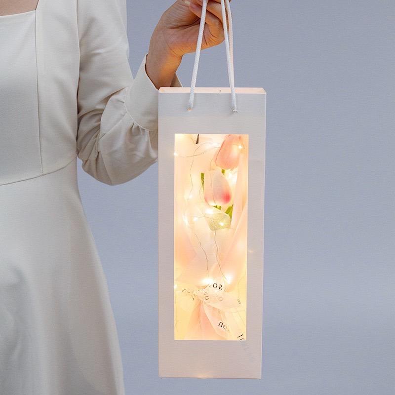 {24小時出貨}花束禮袋 鬱金香 含禮袋燈串 乾燥花 香皂花 送禮 生日禮物 教師節 聖誕節 母親節 畢業花束-細節圖4