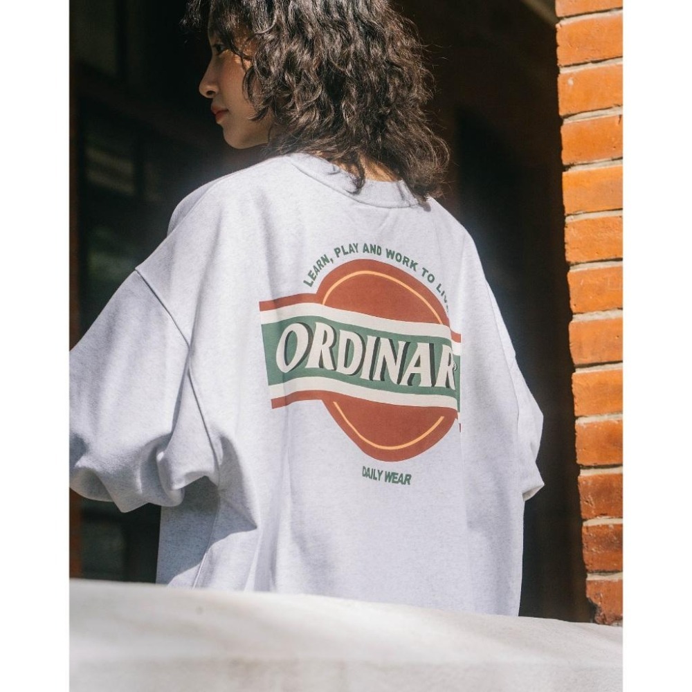 ORDINARY 復古老式招牌大學TEE 店內價 【PS中壢】-細節圖4