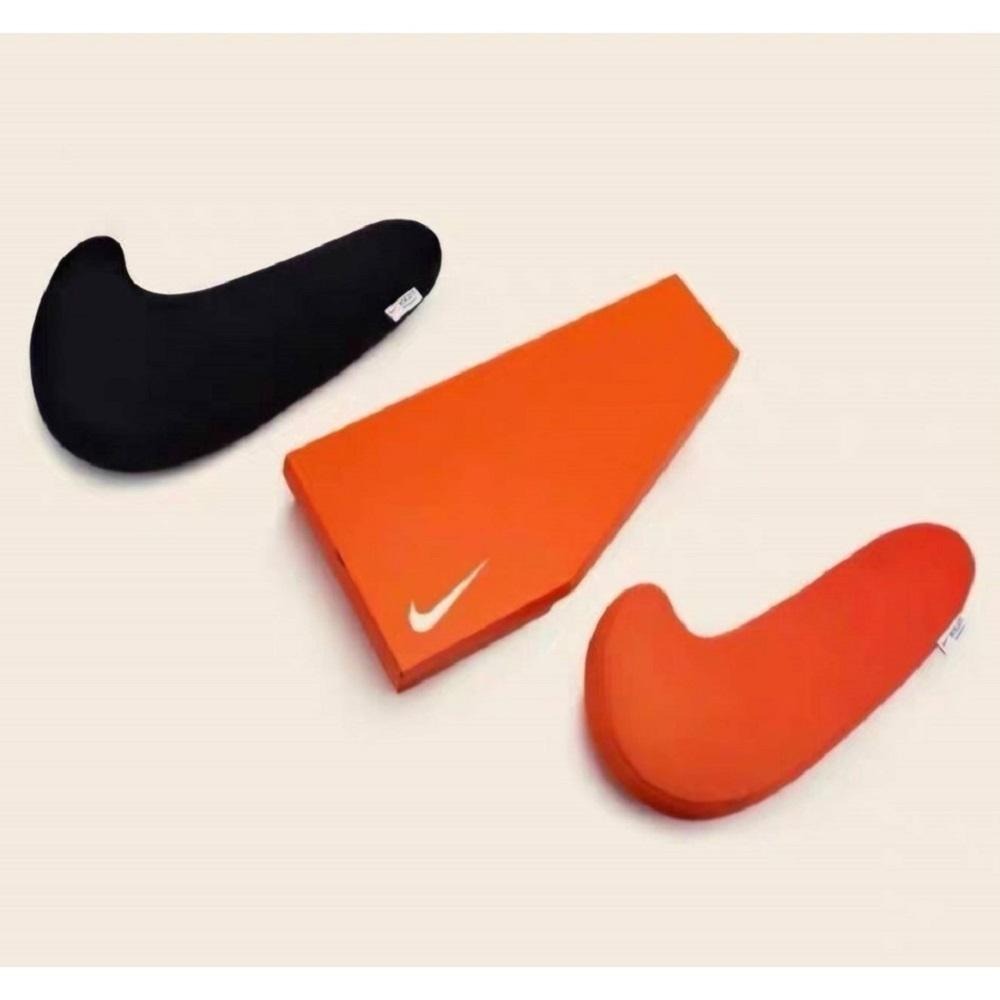 NIKE SWOOSH 國外限定 單勾 大勾勾 抱枕【PS中壢】-細節圖2
