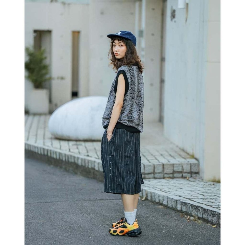 ORDINARY STRIPE STUDDED DENIM SHORTS 直紋牛仔鉚釘七分褲 店內價 【PS中壢】-細節圖2