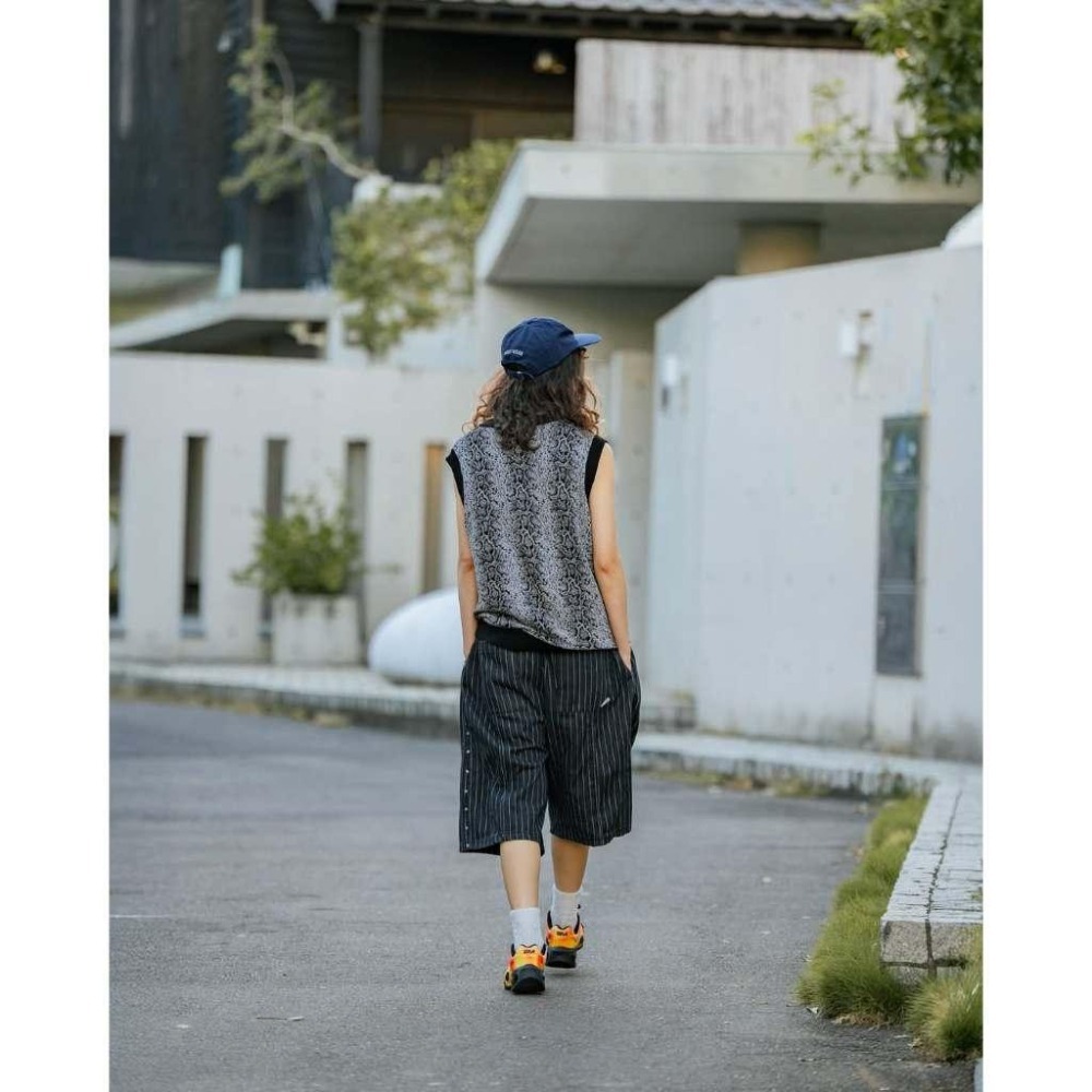 ORDINARY STRIPE STUDDED DENIM SHORTS 直紋牛仔鉚釘七分褲 店內價 【PS中壢】-細節圖3