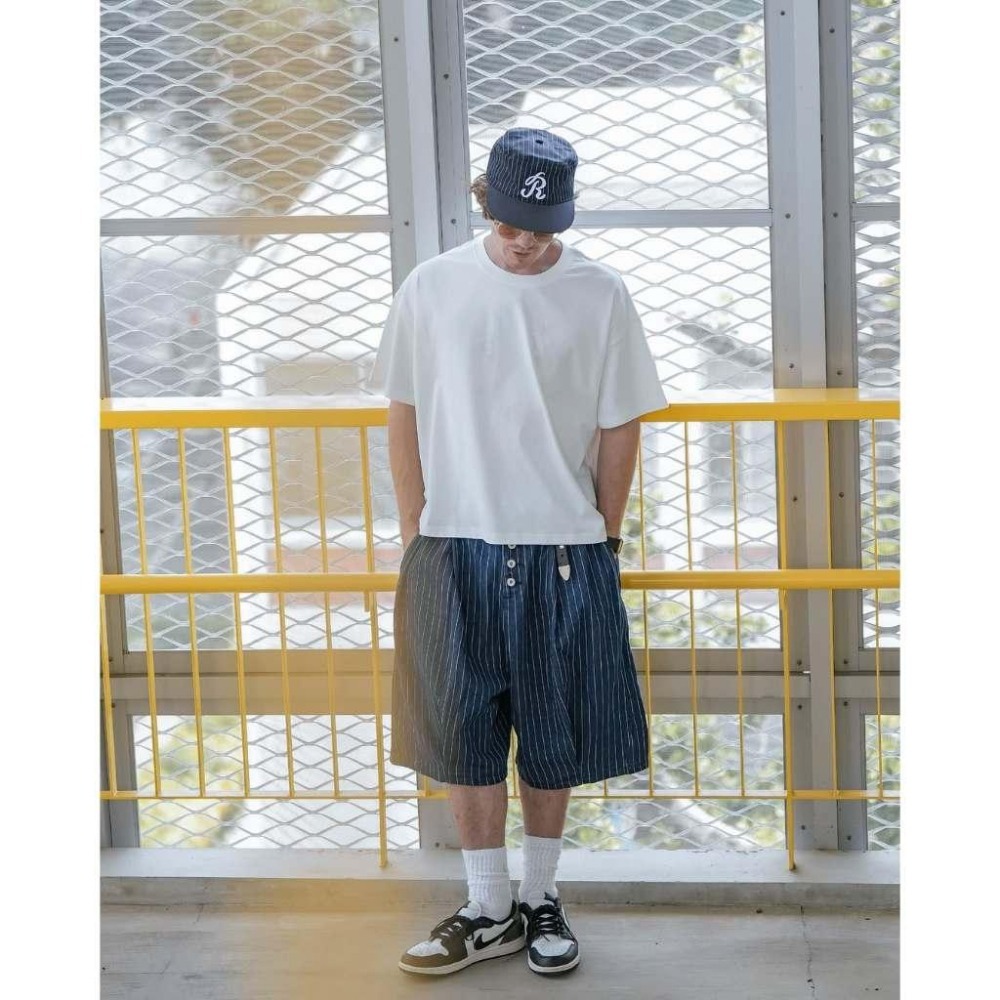 ORDINARY STRIPE STUDDED DENIM SHORTS 直紋牛仔鉚釘七分褲 店內價 【PS中壢】-細節圖7