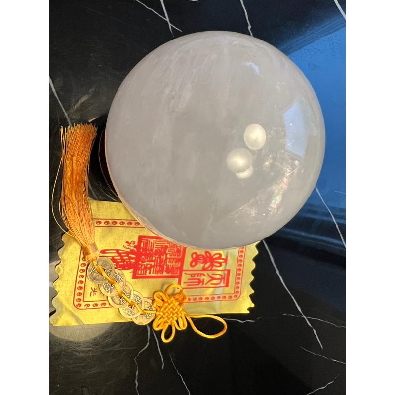 天然七彩光彩色膠花白水晶球擺件附底座開光發財咒五帝錢115.5mm-細節圖3