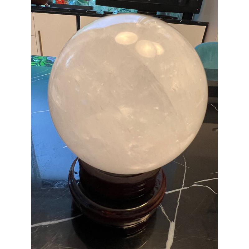 天然七彩光彩色膠花白水晶球擺件附底座開光發財咒五帝錢115.5mm-細節圖4