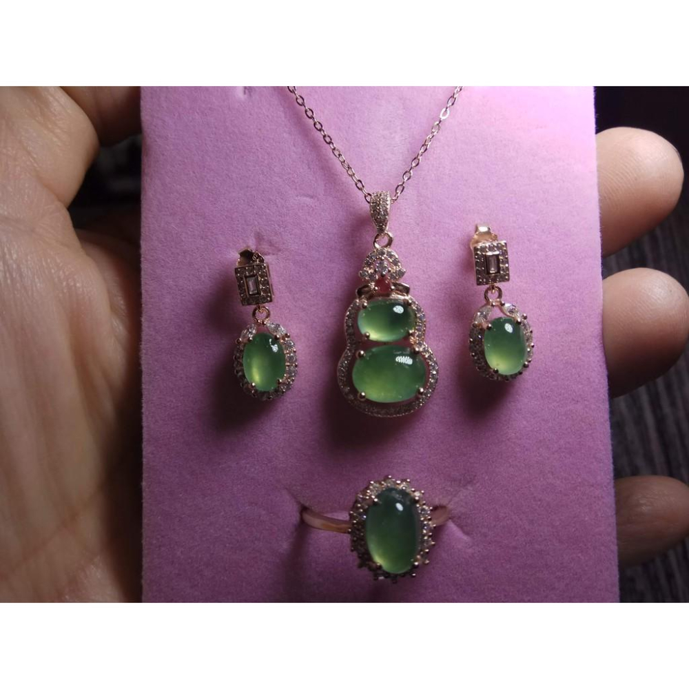 過年送禮天然玉石高貨緬甸玉翡翠A貨冰種冰白翡冰綠珠寶玉飾套組三件組墬子玉墬吊墬掛件戒指耳環耳飾耳釘耳鈎耳針首飾飾品-細節圖6