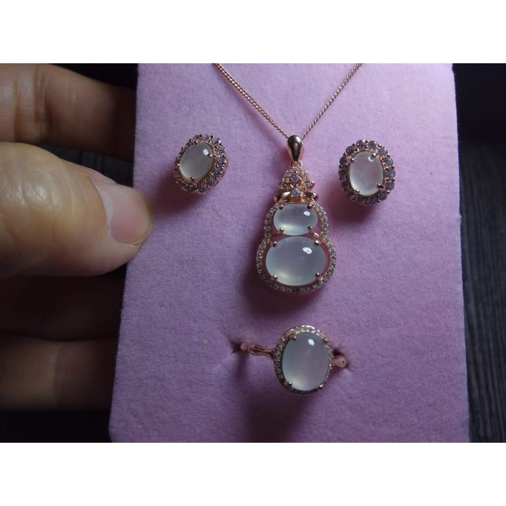 過年送禮天然玉石高貨緬甸玉翡翠A貨冰種冰白翡冰綠珠寶玉飾套組三件組墬子玉墬吊墬掛件戒指耳環耳飾耳釘耳鈎耳針首飾飾品-細節圖7