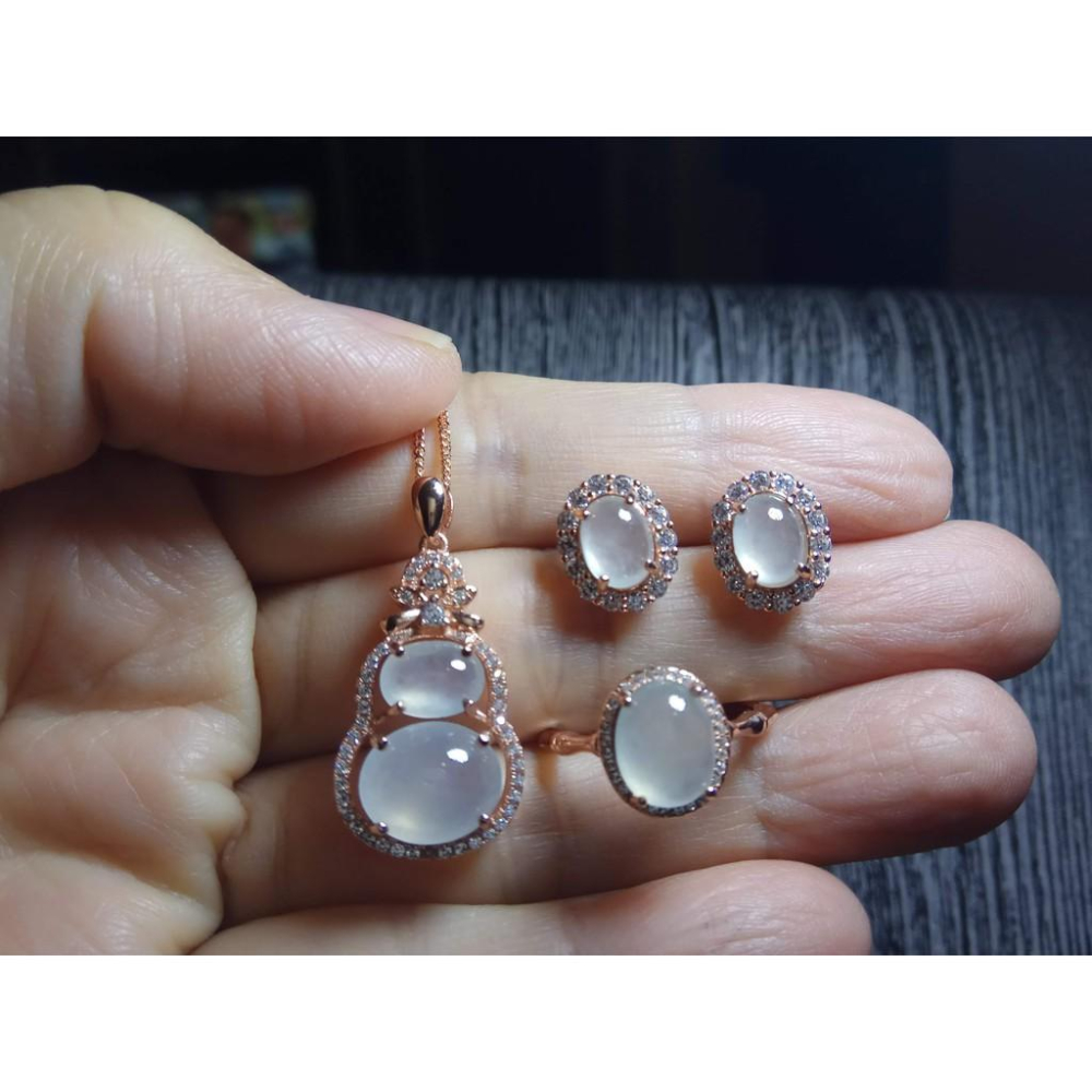 過年送禮天然玉石高貨緬甸玉翡翠A貨冰種冰白翡冰綠珠寶玉飾套組三件組墬子玉墬吊墬掛件戒指耳環耳飾耳釘耳鈎耳針首飾飾品-細節圖8