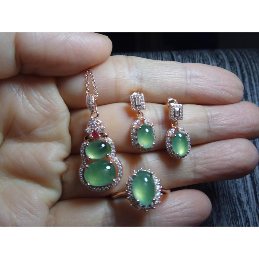 過年送禮天然玉石高貨緬甸玉翡翠A貨冰種冰白翡冰綠珠寶玉飾套組三件組墬子玉墬吊墬掛件戒指耳環耳飾耳釘耳鈎耳針首飾飾品-細節圖9