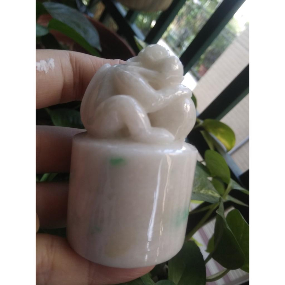 天然玉石緬甸玉硬玉A貨翡翠白底青猴獻桃印章擺件手把件把玩送底座67.6*43mm好運將至珠寶寶石首飾飾品-細節圖5