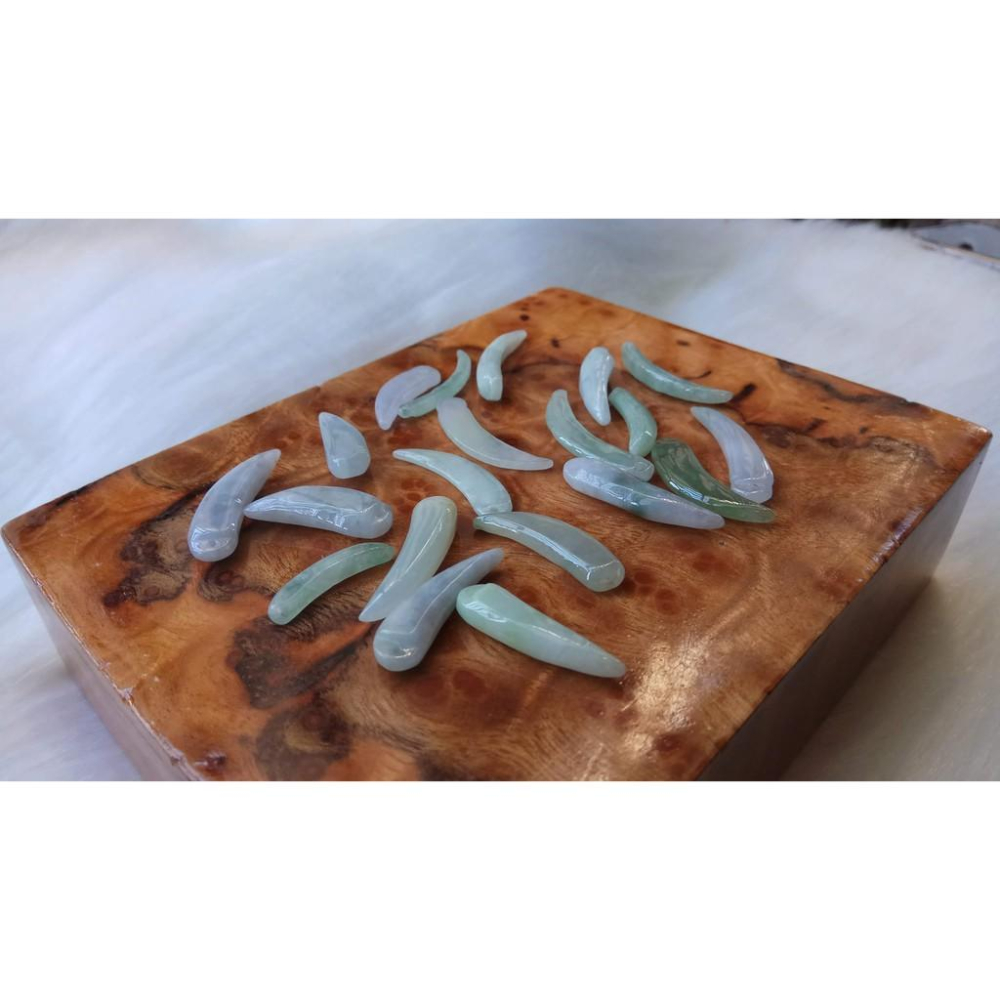 打包出一份20顆/38g翡翠辣椒造型可鑲嵌成耳環吊墬墬子正品天然水晶珠寶玉石首飾飾品-細節圖2