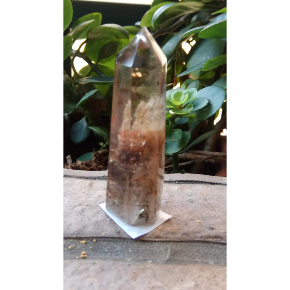 天然水晶四季彩色紅綠幽靈風景石膠花共生鬼佬財神吊墬墬子項鍊掛件晶柱晶簇擺件風水擺飾珠寶玉石首飾飾品寶石69.7mm高-細節圖3