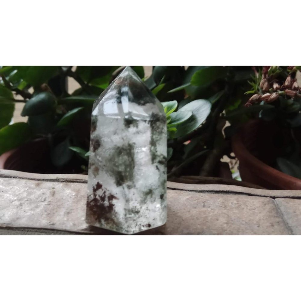 天然水晶四季彩色紅綠幽靈風景石膠花共生鬼佬財神吊墬墬子項鍊掛件晶柱晶簇擺件風水擺飾珠寶玉石首飾飾品寶石53mm高-細節圖2