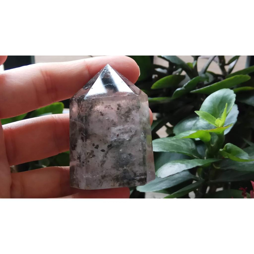 天然水晶四季彩色紅綠幽靈風景石膠花共生鬼佬財神吊墬墬子項鍊掛件晶柱晶簇擺件風水擺飾珠寶玉石首飾飾品寶石53mm高-細節圖6