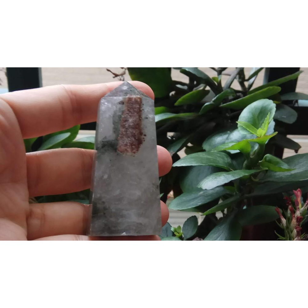 天然水晶四季彩色紅綠幽靈風景石膠花共生鬼佬財神吊墬墬子項鍊掛件晶柱晶簇擺件風水擺飾珠寶玉石首飾飾品寶石67mm高-細節圖5