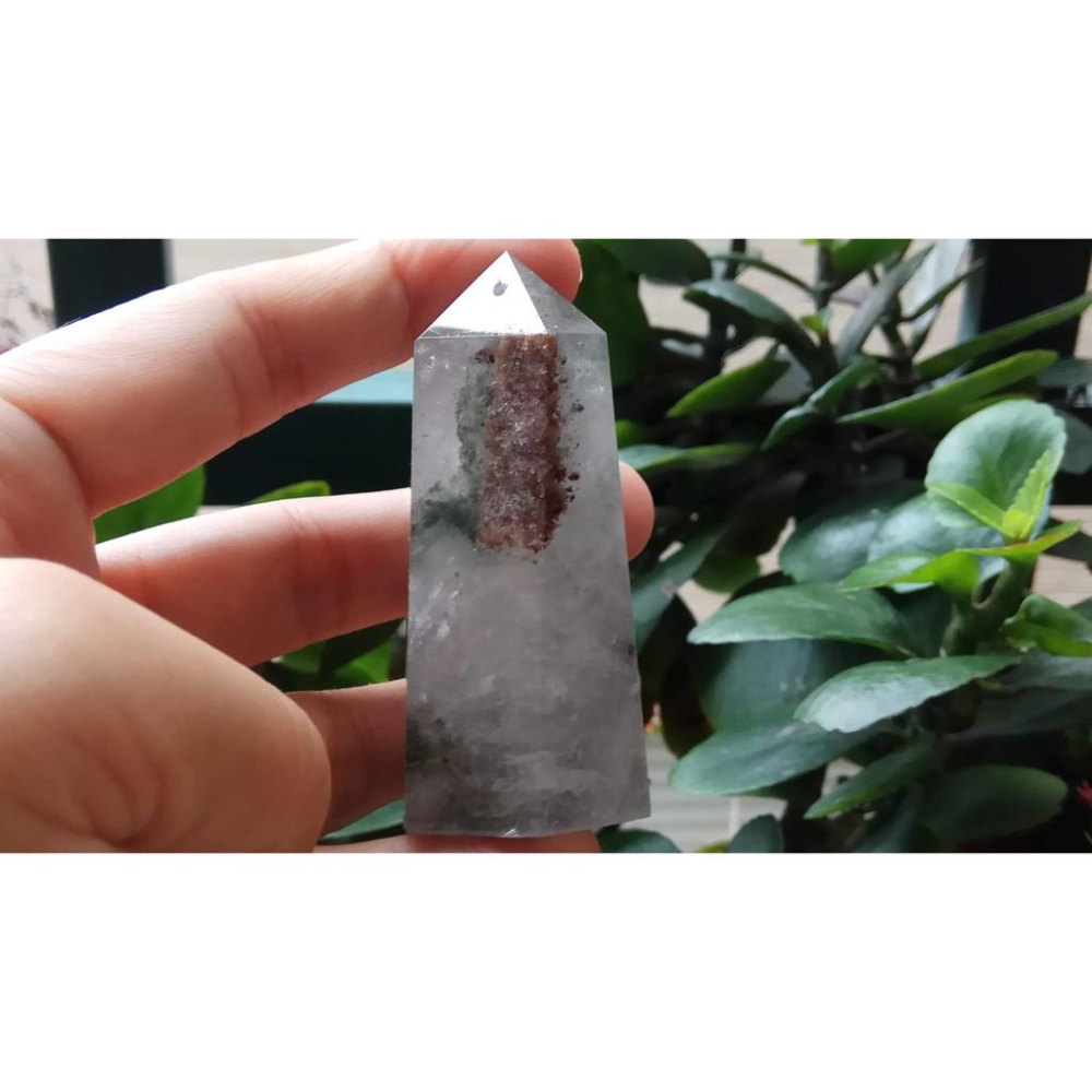 天然水晶四季彩色紅綠幽靈風景石膠花共生鬼佬財神吊墬墬子項鍊掛件晶柱晶簇擺件風水擺飾珠寶玉石首飾飾品寶石67mm高-細節圖9