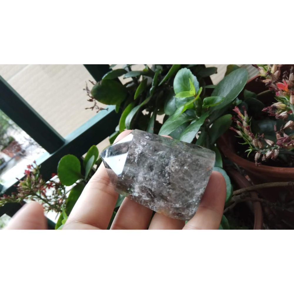 天然水晶四季彩色紅綠幽靈風景石膠花共生鬼佬財神吊墬墬子項鍊掛件晶柱晶簇擺件風水擺飾珠寶玉石首飾飾品寶石58.6mm-細節圖4