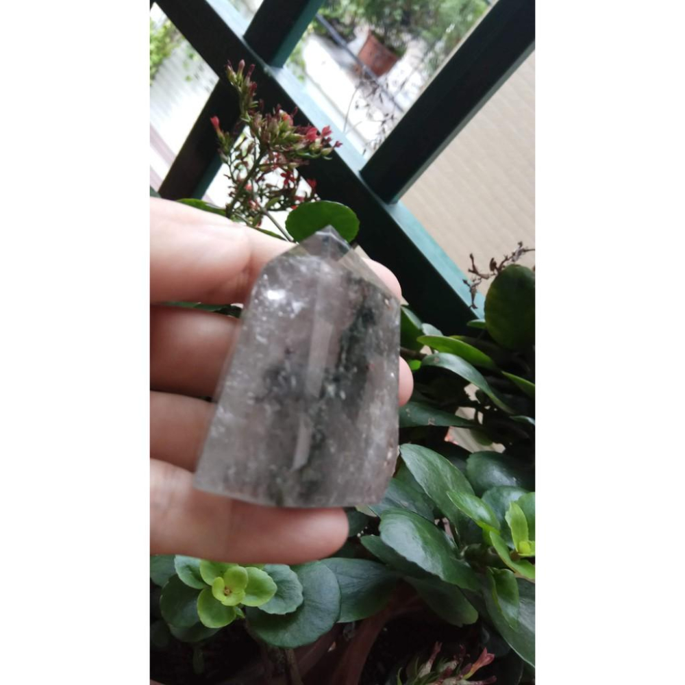 天然水晶四季彩色紅綠幽靈風景石膠花共生鬼佬財神吊墬墬子項鍊掛件晶柱晶簇擺件風水擺飾珠寶玉石首飾飾品寶石58.6mm-細節圖9