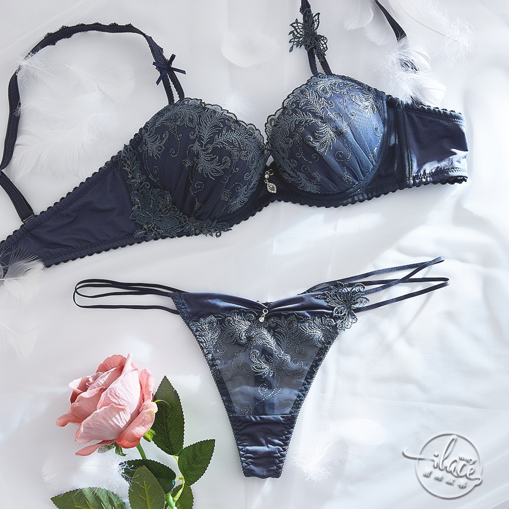 Lady 夢羽翎嵐系列 刺繡低腰丁字褲 M-L(藍霧灰/奶油糖霜)-細節圖4