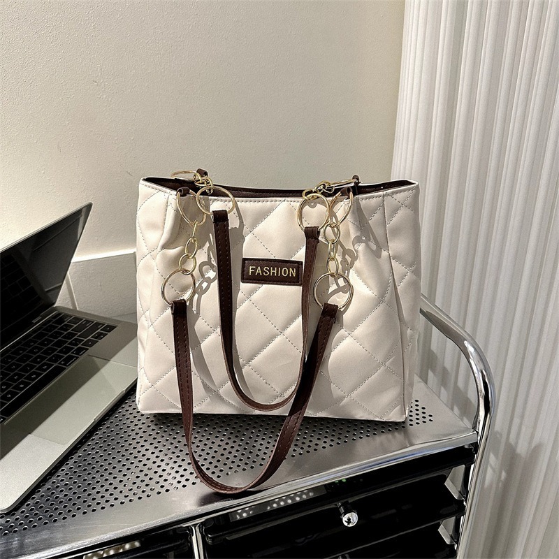 (當日出貨)肩背包 托特包 菱格鏈帶托特包 大容量托特包 菱格包 手提包 鏈帶包 時尚單肩包 潮流托特包(YA020)-細節圖3