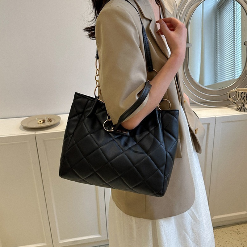 (當日出貨)肩背包 托特包 菱格鏈帶托特包 大容量托特包 菱格包 手提包 鏈帶包 時尚單肩包 潮流托特包(YA020)-細節圖5