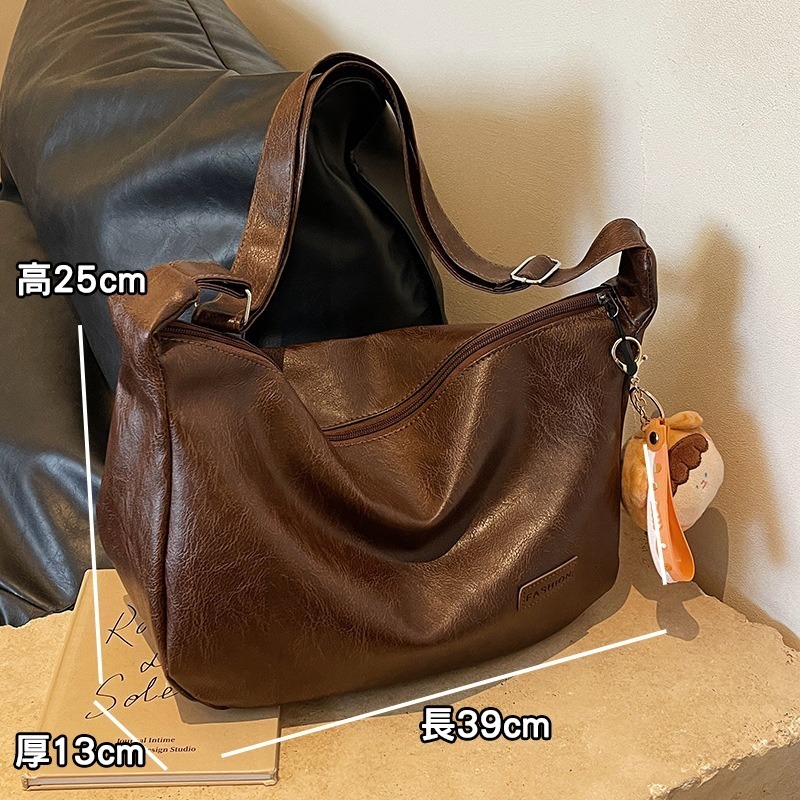 (當日出貨)大容量斜背包 包包 餃子包 百搭斜背包 複古單肩包 時尚斜背包 托特包 皮革斜背包(YA021)-細節圖2