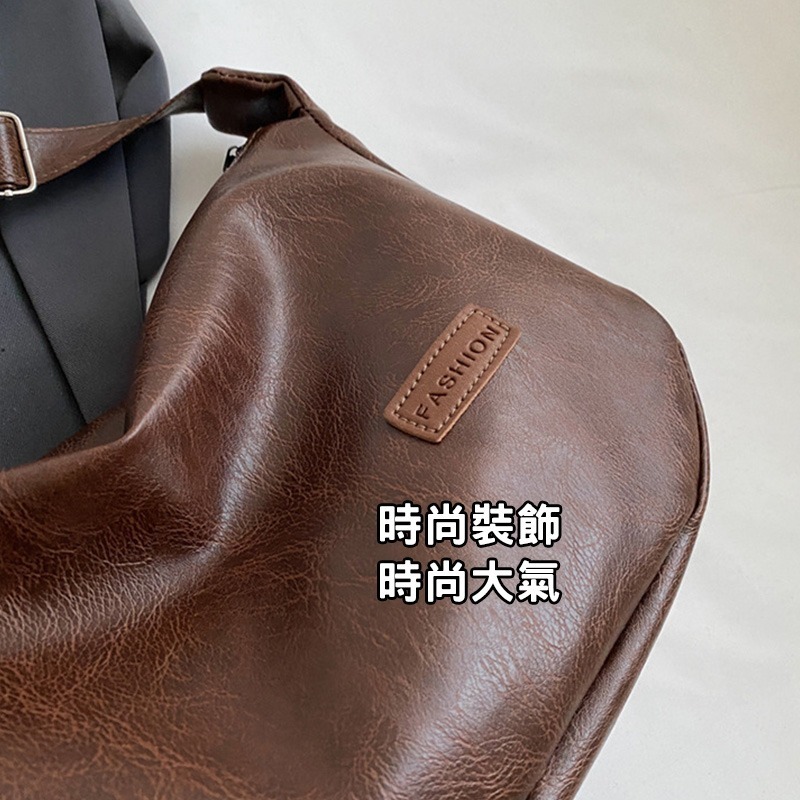 (當日出貨)大容量斜背包 包包 餃子包 百搭斜背包 複古單肩包 時尚斜背包 托特包 皮革斜背包(YA021)-細節圖8