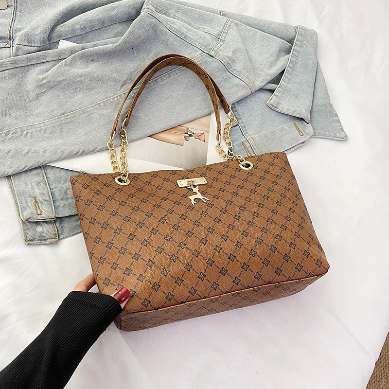 (當日出貨)新款小鹿吊飾復古單肩包 大容量托特包 女包 PU皮拉鍊開合 大容量女式手提包 單肩包 (YA022)-規格圖7