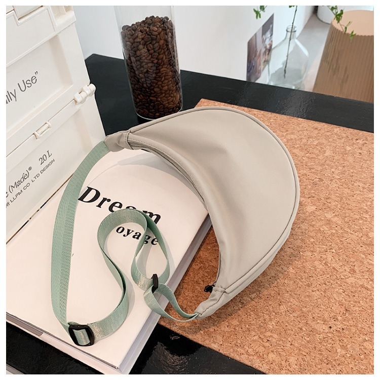 (當日出貨)日系半月包水餃包 餃子包 斜背包 側背包 肩背包 機能 尼龍包 大容量包包 斜跨包(YA023)-細節圖7