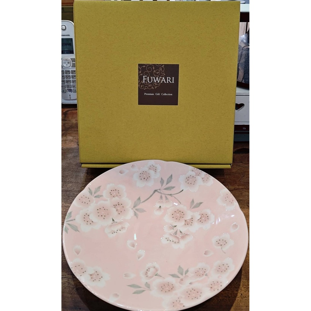 ~*平安喜樂*~日本 有古窯 FUWARI 櫻花陶瓷盤子碟 浮雕點 滿開櫻盤2入(22*4cm)-細節圖3
