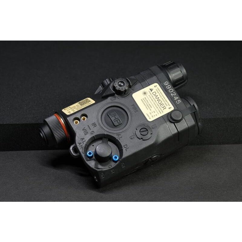 【Mr.W-現貨 】新版 PEQ-15 LA5C UHP 全功能 雷指器 白光爆閃+綠雷射+IR 非元素 FMA-細節圖2