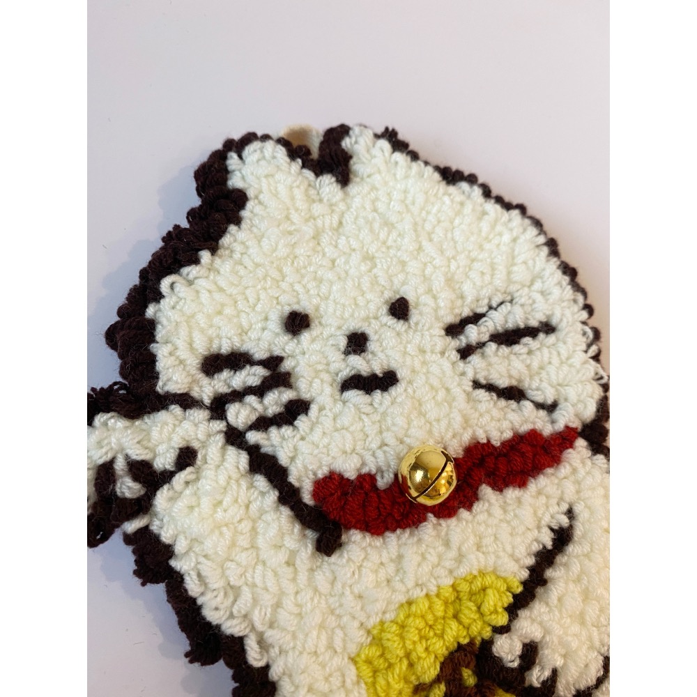 預購）招財貓 康康 千萬兩 刺繡 裝飾 掛畫 吉祥物-細節圖3