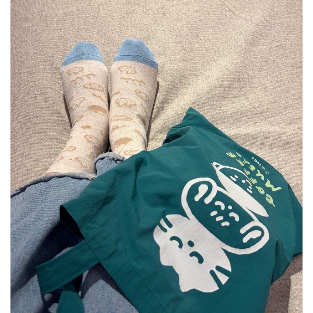 飄飄雲朵 (米/藍)  iii sum+ × ChangeTone 聯名襪款 刺繡-細節圖5