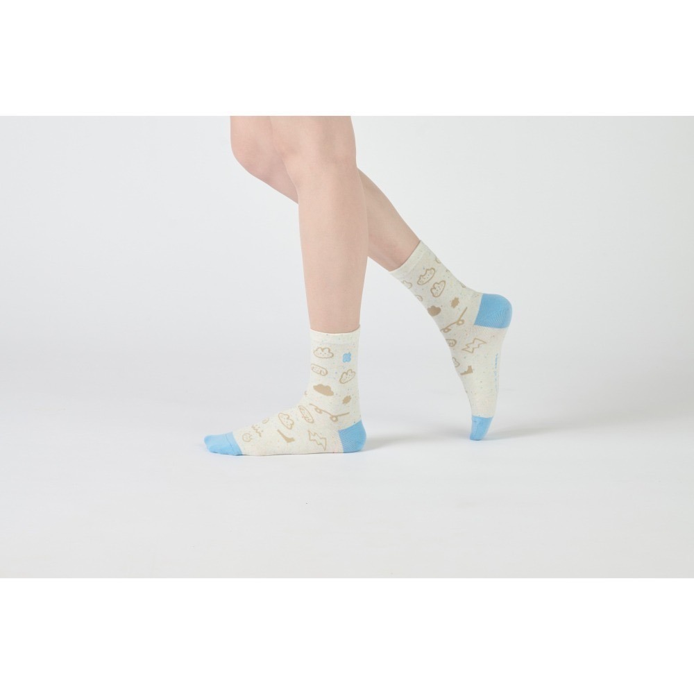 飄飄雲朵 (米/藍)  iii sum+ × ChangeTone 聯名襪款 刺繡-細節圖9