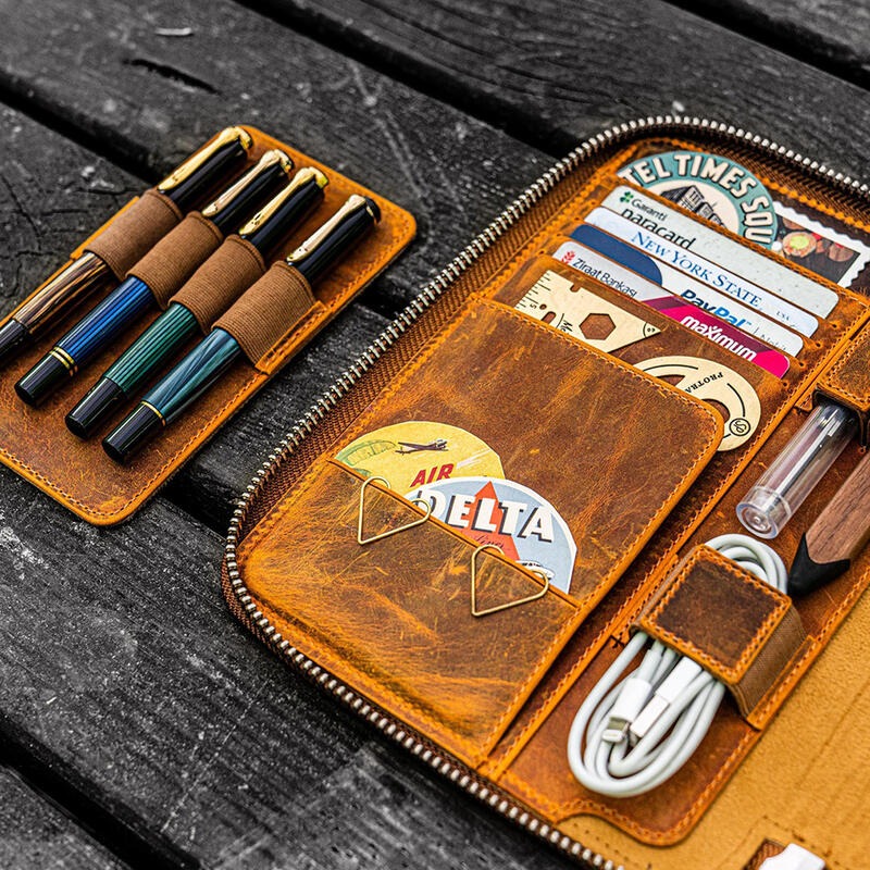 土耳其 蓋倫皮革 GALEN LEATHER 平板插槽/可分離式筆插/A5筆記本收納袋: 瘋馬皮棕-細節圖4