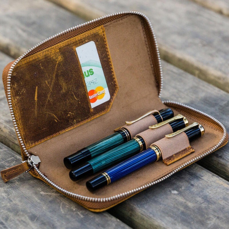 土耳其 蓋倫皮革 GALEN LEATHER 3支入拉鍊式二用筆袋: 瘋馬皮棕-細節圖3