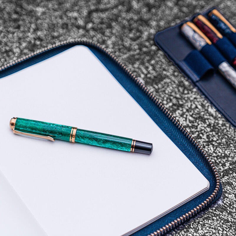 土耳其 蓋倫皮革 GALEN LEATHER 平板插槽/可分離式筆插/A5筆記本收納袋: 瘋馬皮海軍藍-細節圖4