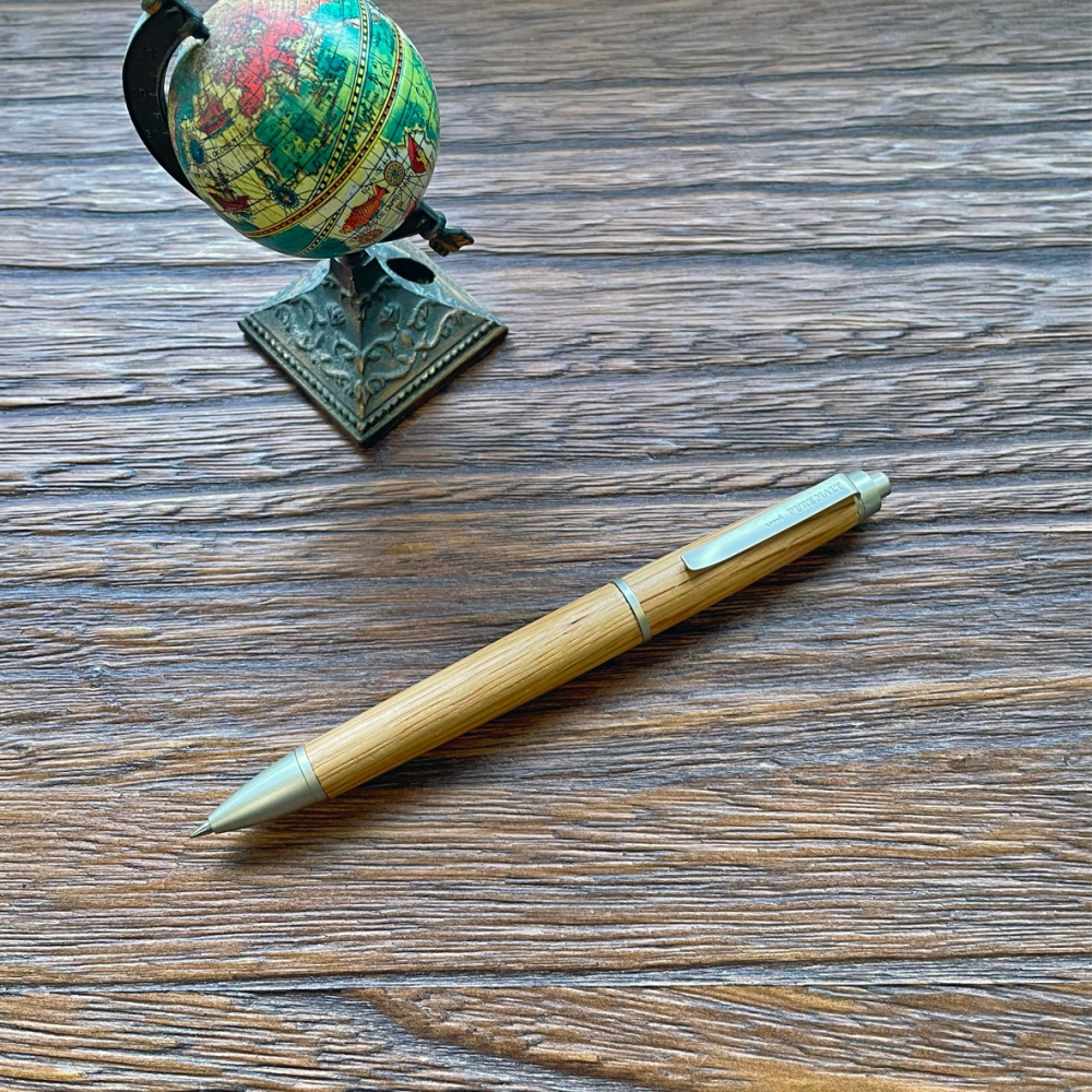 日本 三菱鉛筆 uni-ball PURE MALT JETSTREAM 威士忌酒桶材原子筆: 木紋色-細節圖3