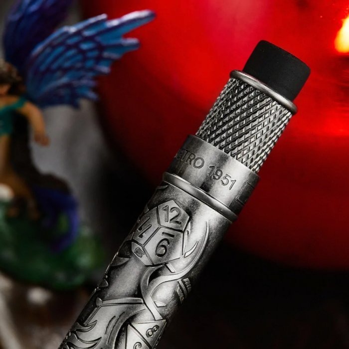 美國 Retro 51 Tornado Pencil 旋轉出芯式鉛筆: 火與骰子/Fire&Dice-細節圖2