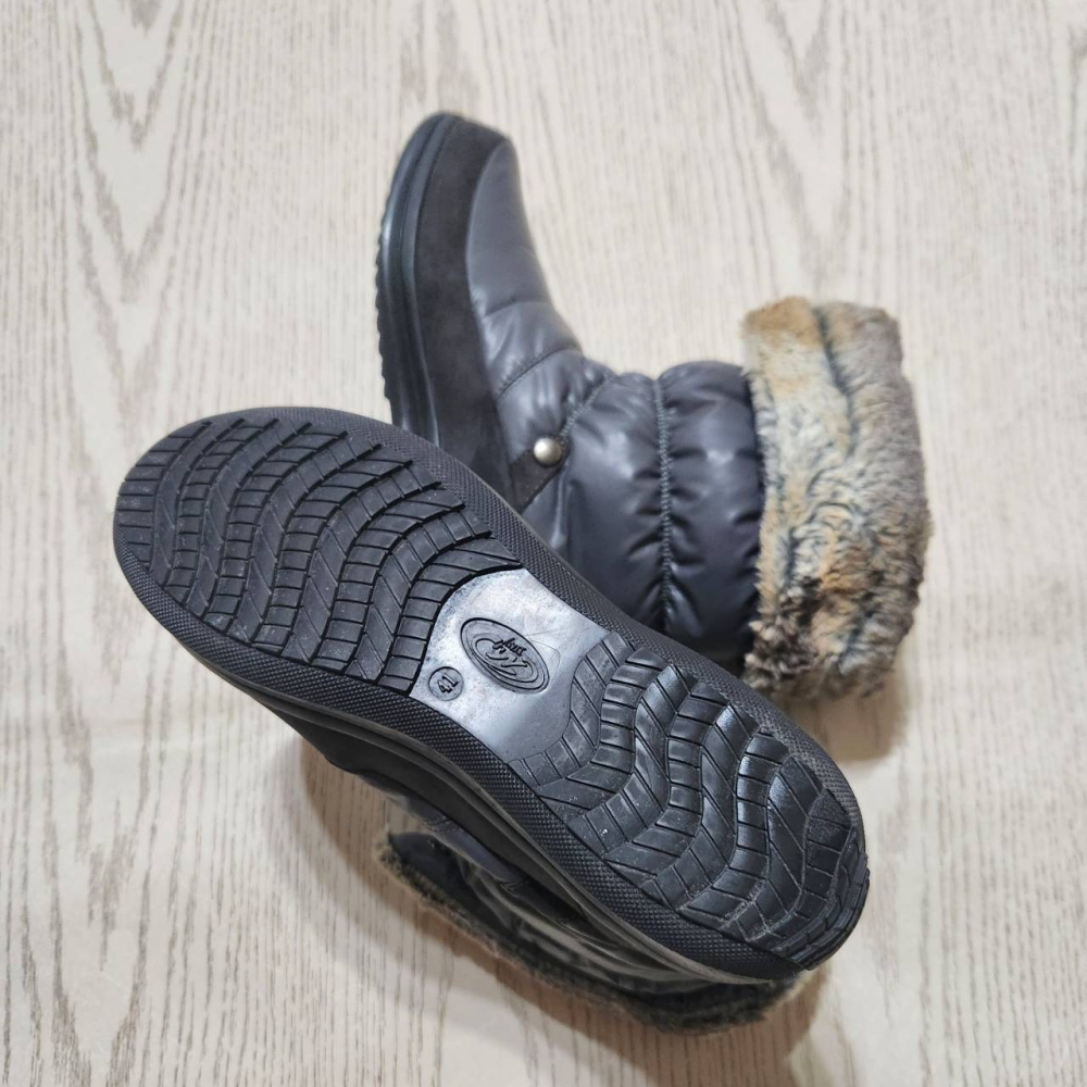 【sigmanet家庭百貨】九成五新百貨公司專櫃NIS女用中筒靴子鐵灰色,尺寸41,送兩個可愛的鞋撐-細節圖3