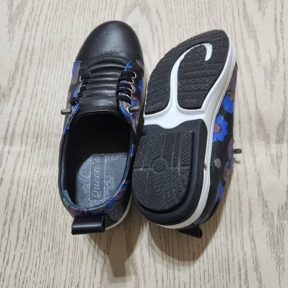 【sigmanet家庭百貨】近全新女用運動鞋no:71黑底花紋-細節圖2