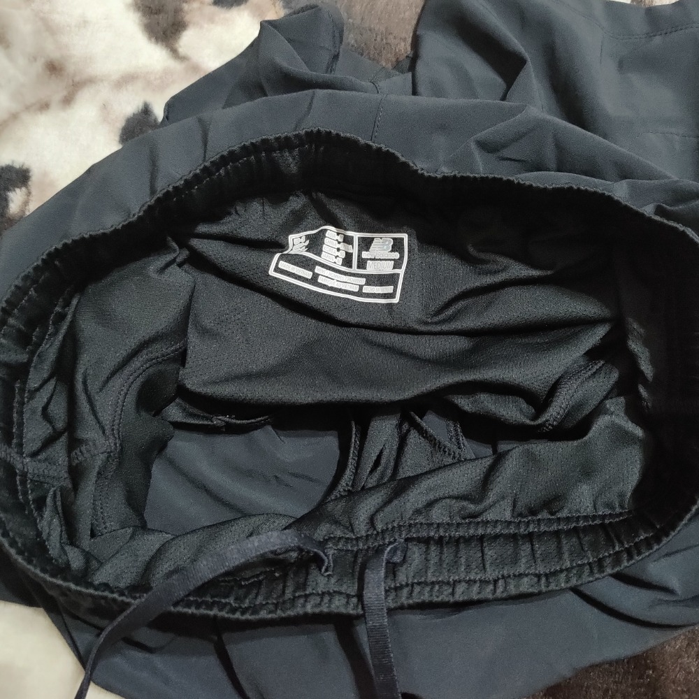 New balance 短褲 有內三角褲 輕量 慢跑 側拉鍊 M 170/78A 688-細節圖2