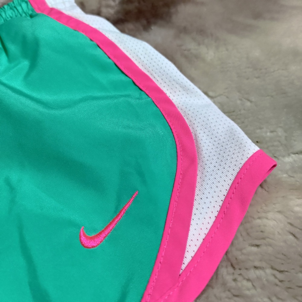 Nike 大童隱藏式內裡 跑步 短褲 刺繡logo S 135/60 588-細節圖2
