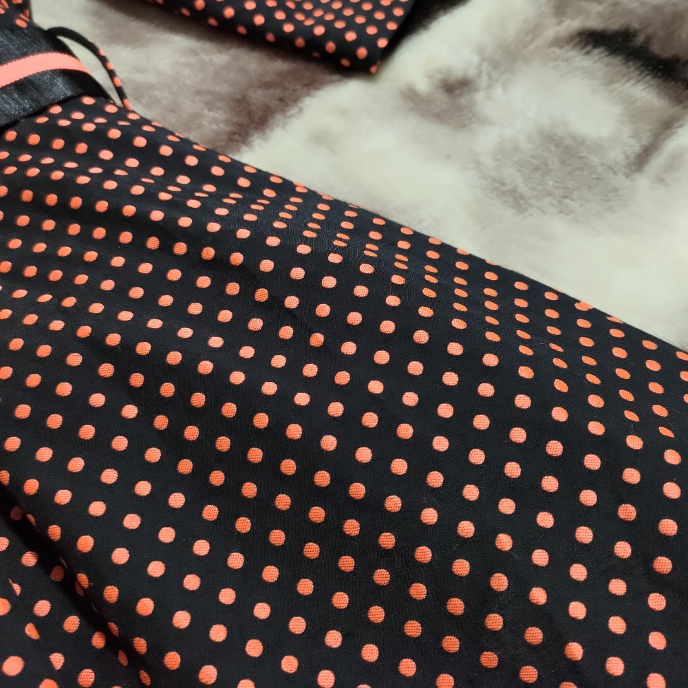 全新 專櫃 七分袖 短洋裝 及膝 L 688，黑底橘點-細節圖4