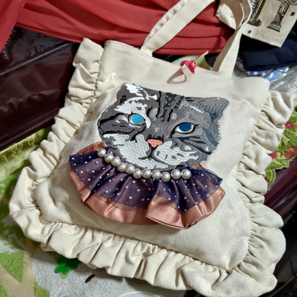 日本 MISFITS 可愛貓咪款 刺繡 荷葉滾邊 肩背包 手提包 800-細節圖6